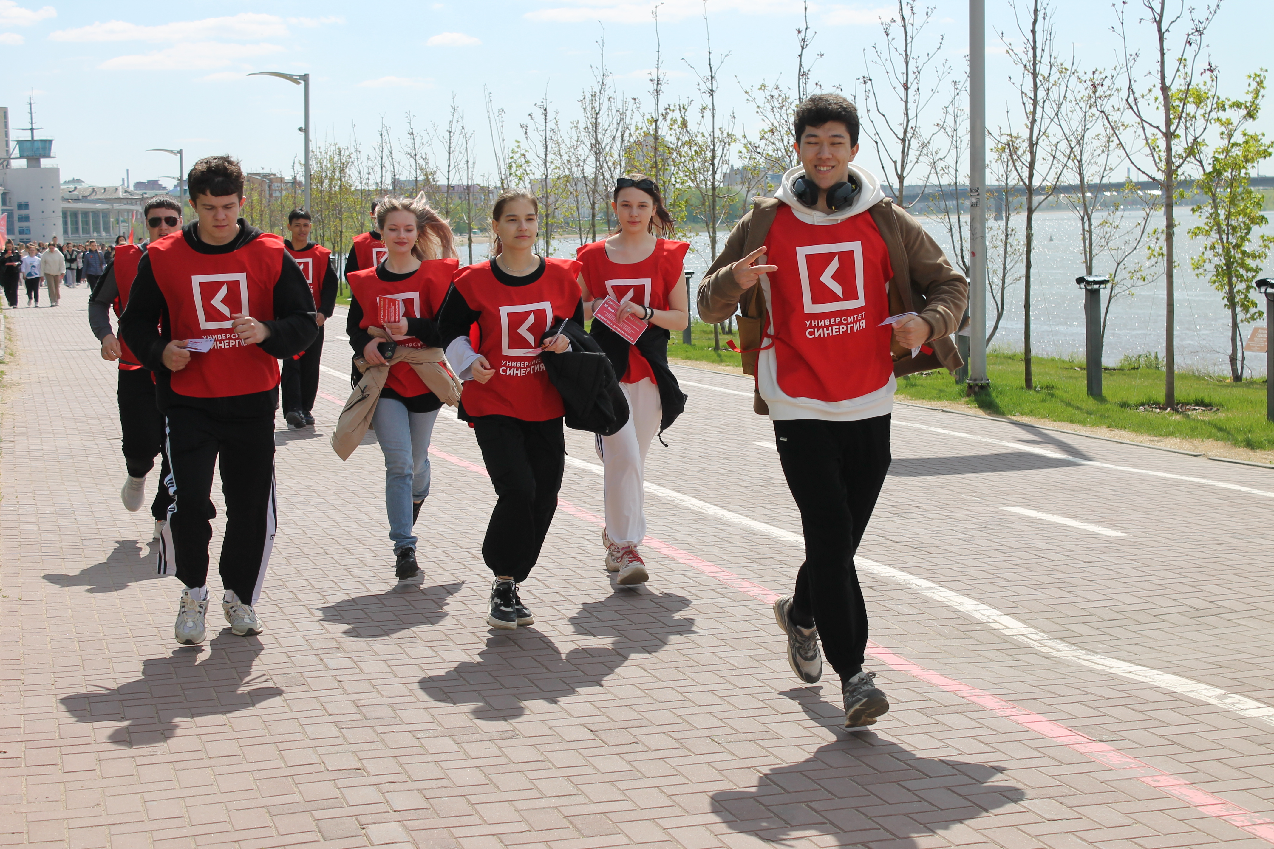 Студенты Омского филиала «Синергии» приняли участие в легкоатлетическом пробеге, посвящённом 79-й годовщине со дня Победы в Великой Отечественной войне